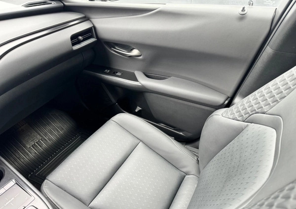Lexus UX cena 147900 przebieg: 33163, rok produkcji 2021 z Brzeziny małe 466